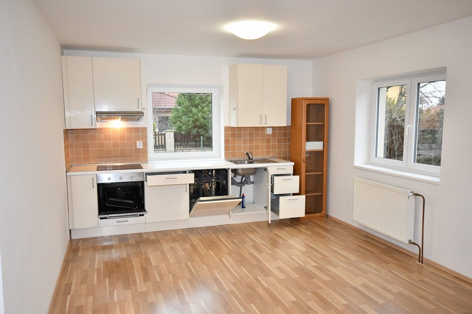 Pronájem domu 200 m², pozemek 730 m², Seifertova, Velké Přílepy, Středočeský kraj Pronájem domu 200 m², pozemek 730 m², Seifertova, Velké Přílepy, Středočeský kraj