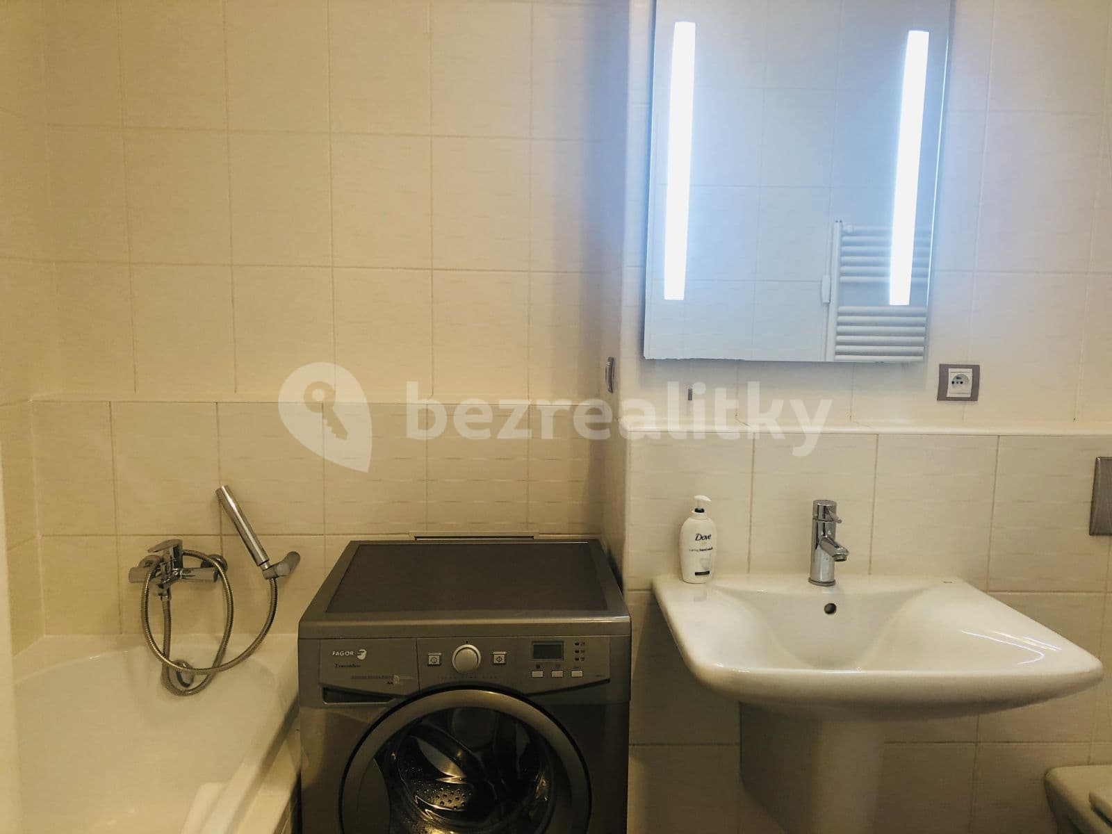Pronájem bytu 2+kk 52 m², Pod Harfou, Praha, Praha Pronájem bytu 2+kk 52 m², Pod Harfou, Praha, Praha
