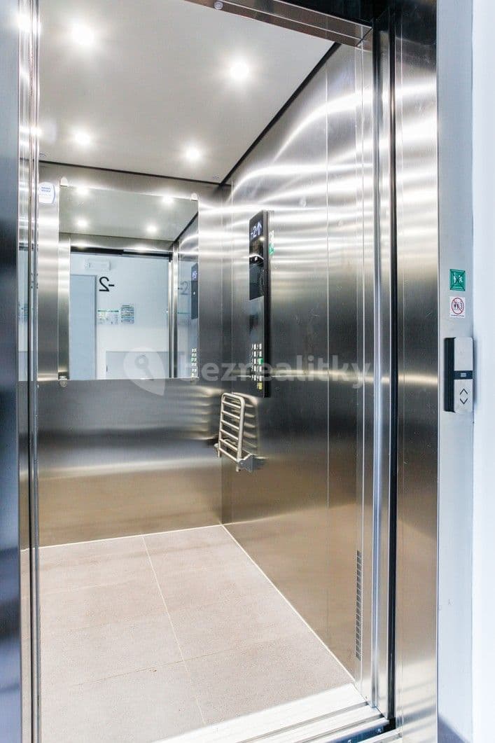 Pronájem bytu 2+kk 40 m², Pod dvorem, Praha, Praha Pronájem bytu 2+kk 40 m², Pod dvorem, Praha, Praha