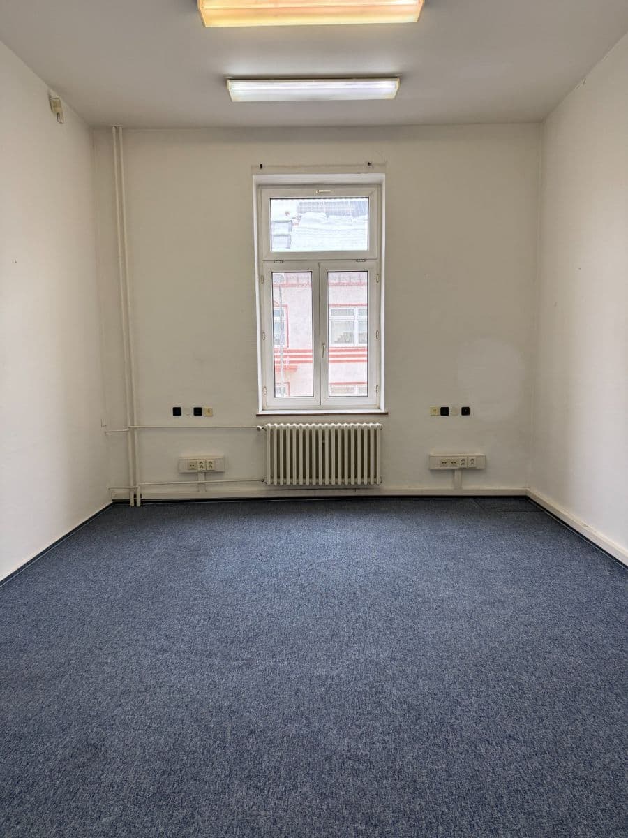 Pronájem kanceláře 26 m², Školní, Chomutov, Ústecký kraj Pronájem kanceláře 26 m², Školní, Chomutov, Ústecký kraj