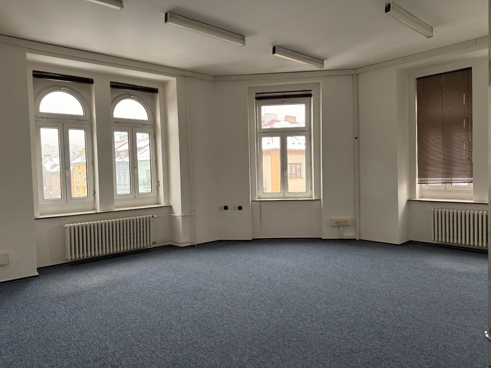Pronájem kanceláře 26 m², Školní, Chomutov, Ústecký kraj Pronájem kanceláře 26 m², Školní, Chomutov, Ústecký kraj