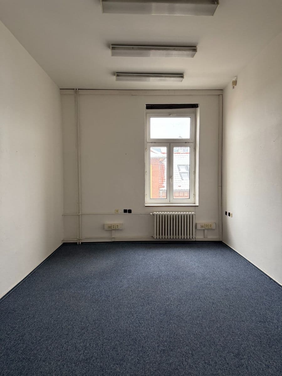 Pronájem kanceláře 26 m², Školní, Chomutov, Ústecký kraj Pronájem kanceláře 26 m², Školní, Chomutov, Ústecký kraj