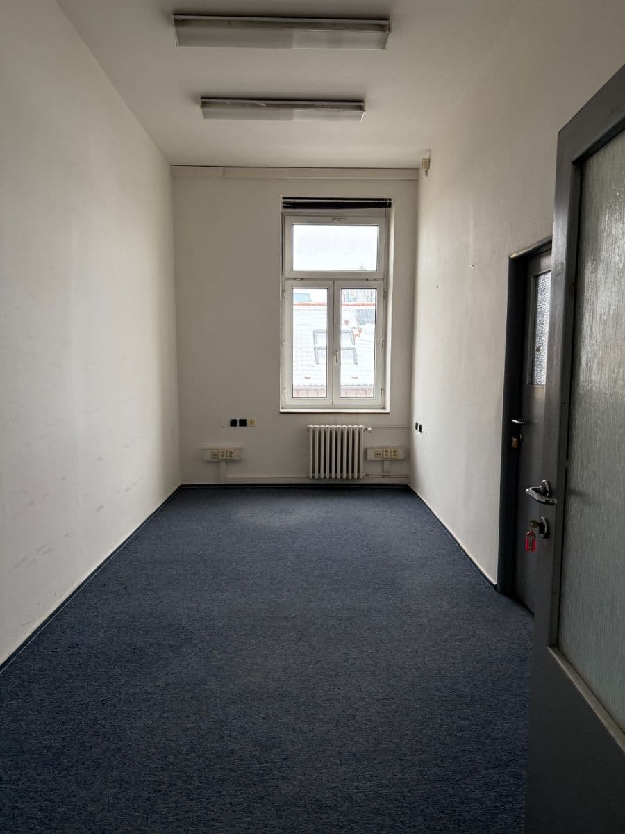 Pronájem kanceláře 26 m², Školní, Chomutov, Ústecký kraj Pronájem kanceláře 26 m², Školní, Chomutov, Ústecký kraj