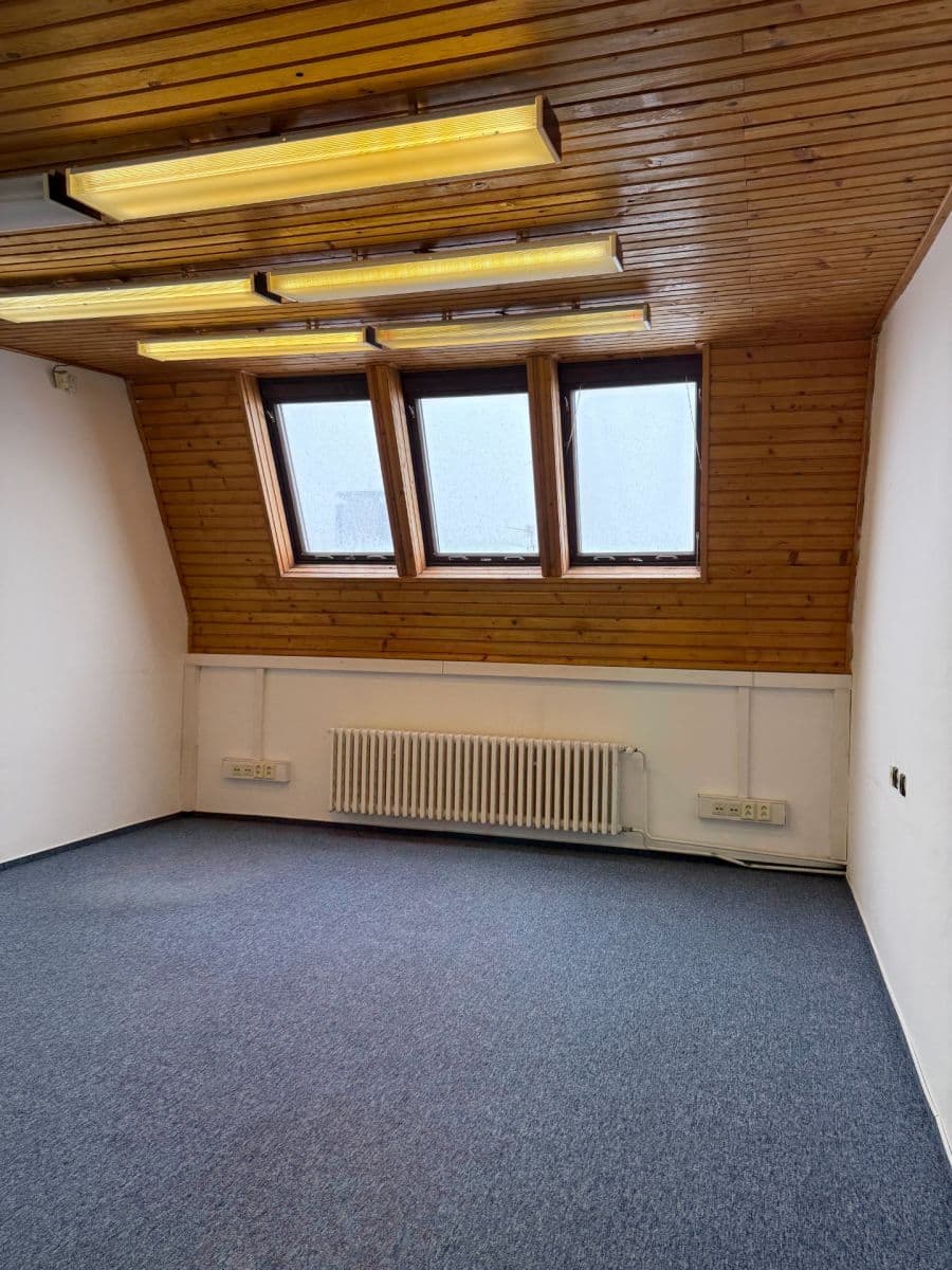 Pronájem kanceláře 26 m², Školní, Chomutov, Ústecký kraj Pronájem kanceláře 26 m², Školní, Chomutov, Ústecký kraj