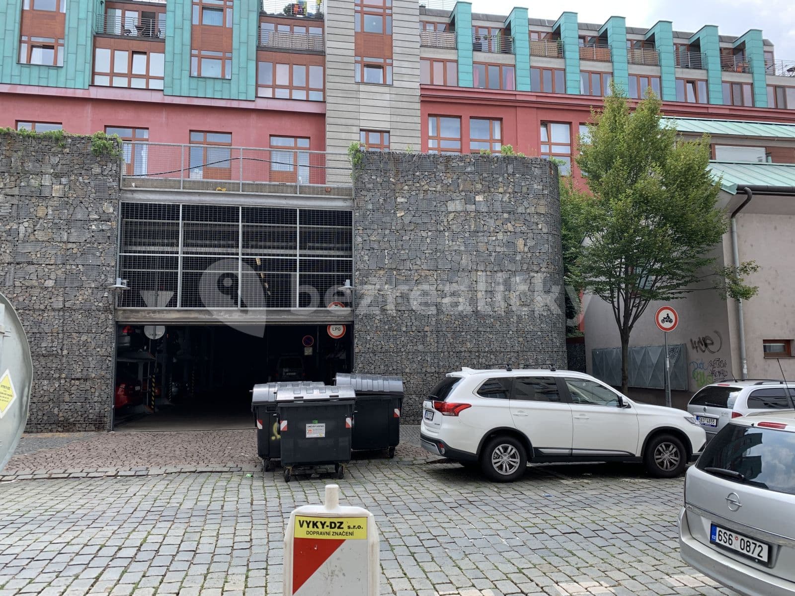 Pronájem garáže 12 m², Novákových, Praha, Praha Pronájem garáže 12 m², Novákových, Praha, Praha