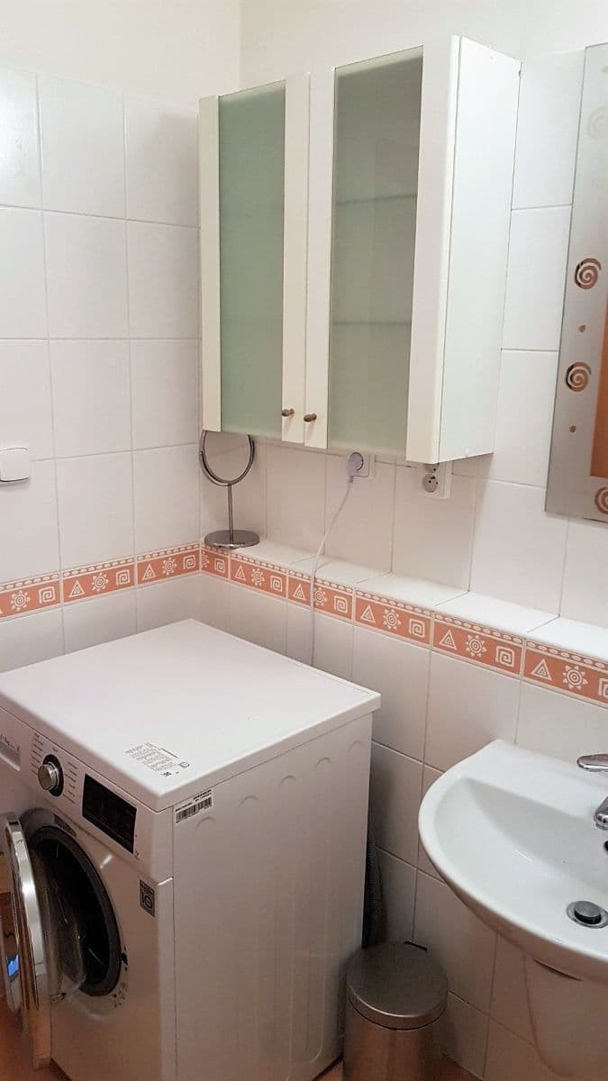 Pronájem bytu 2+kk 68 m², Názovská, Praha, Praha Pronájem bytu 2+kk 68 m², Názovská, Praha, Praha