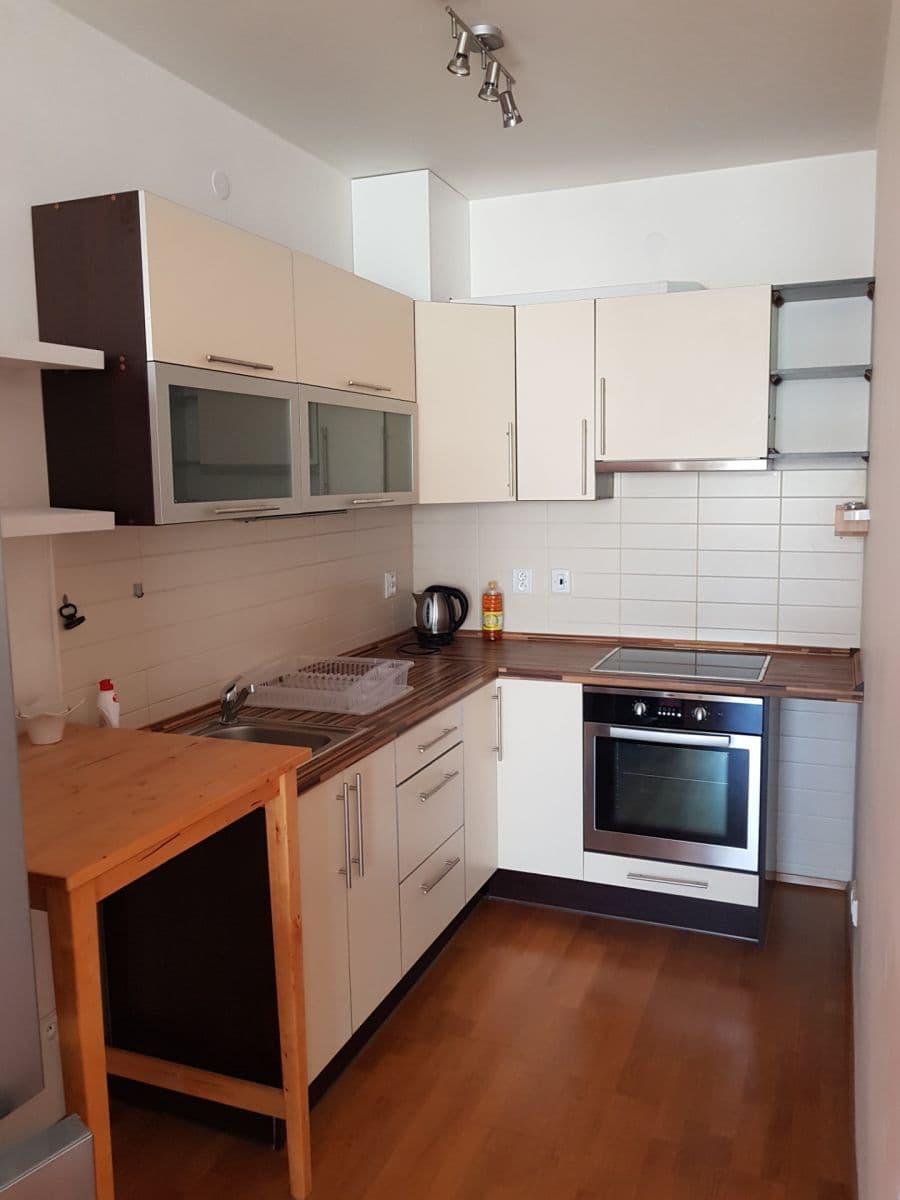 Pronájem bytu 1+kk 47 m², Jeseniova, Praha, Praha Pronájem bytu 1+kk 47 m², Jeseniova, Praha, Praha