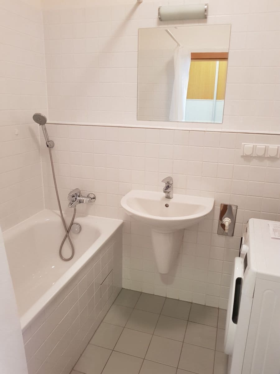 Pronájem bytu 1+kk 47 m², Jeseniova, Praha, Praha Pronájem bytu 1+kk 47 m², Jeseniova, Praha, Praha
