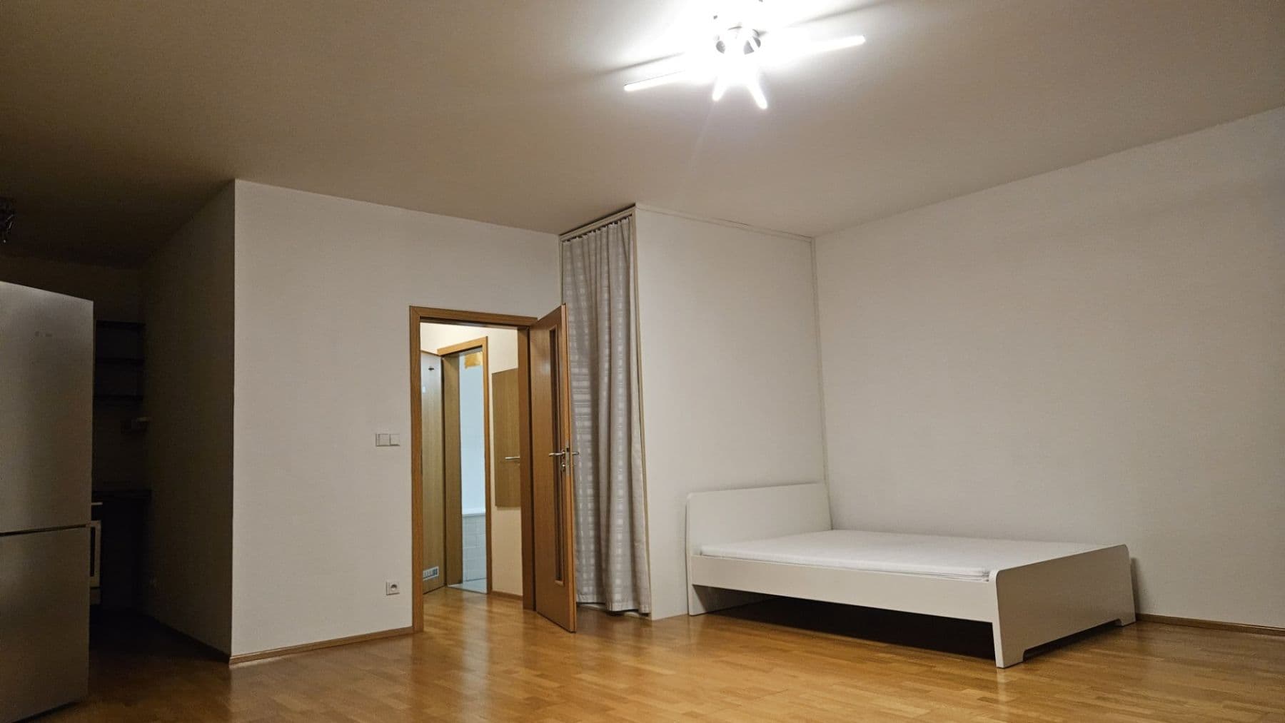 Pronájem bytu 1+kk 47 m², Jeseniova, Praha, Praha Pronájem bytu 1+kk 47 m², Jeseniova, Praha, Praha