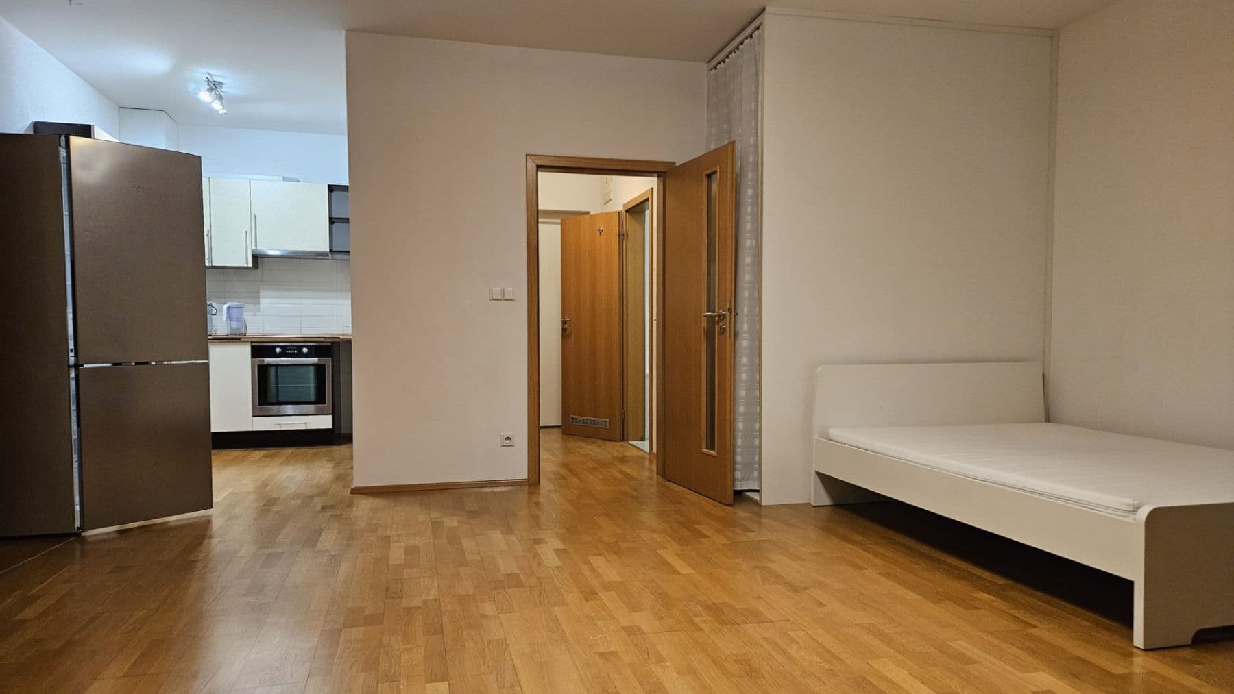 Pronájem bytu 1+kk 47 m², Jeseniova, Praha, Praha Pronájem bytu 1+kk 47 m², Jeseniova, Praha, Praha