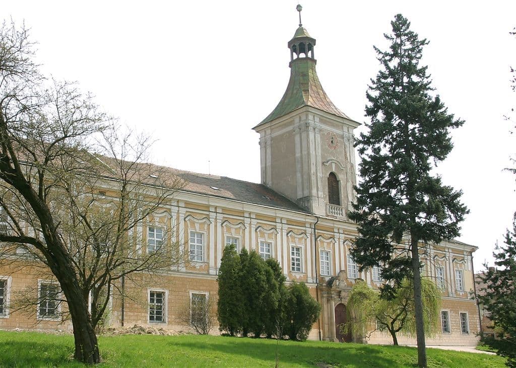 Prodej nebytového prostoru 9.800 m², Přestavlky, Přestavlky, Olomoucký kraj Prodej nebytového prostoru 9.800 m², Přestavlky, Přestavlky, Olomoucký kraj