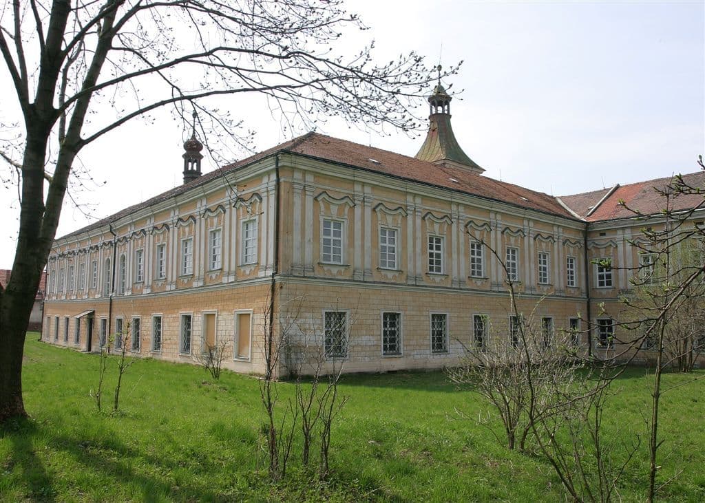Prodej nebytového prostoru 9.800 m², Přestavlky, Přestavlky, Olomoucký kraj Prodej nebytového prostoru 9.800 m², Přestavlky, Přestavlky, Olomoucký kraj