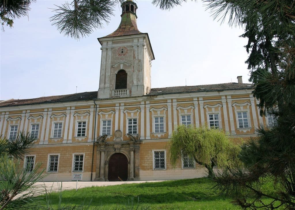 Prodej nebytového prostoru 9.800 m², Přestavlky, Přestavlky, Olomoucký kraj Prodej nebytového prostoru 9.800 m², Přestavlky, Přestavlky, Olomoucký kraj