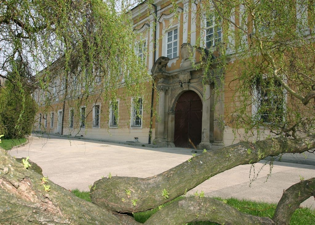 Prodej nebytového prostoru 9.800 m², Přestavlky, Přestavlky, Olomoucký kraj Prodej nebytového prostoru 9.800 m², Přestavlky, Přestavlky, Olomoucký kraj