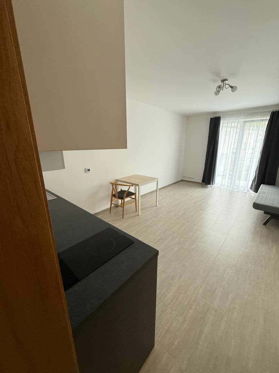 Pronájem bytu 1+kk 36 m², Lačnovská, Praha, Praha Pronájem bytu 1+kk 36 m², Lačnovská, Praha, Praha