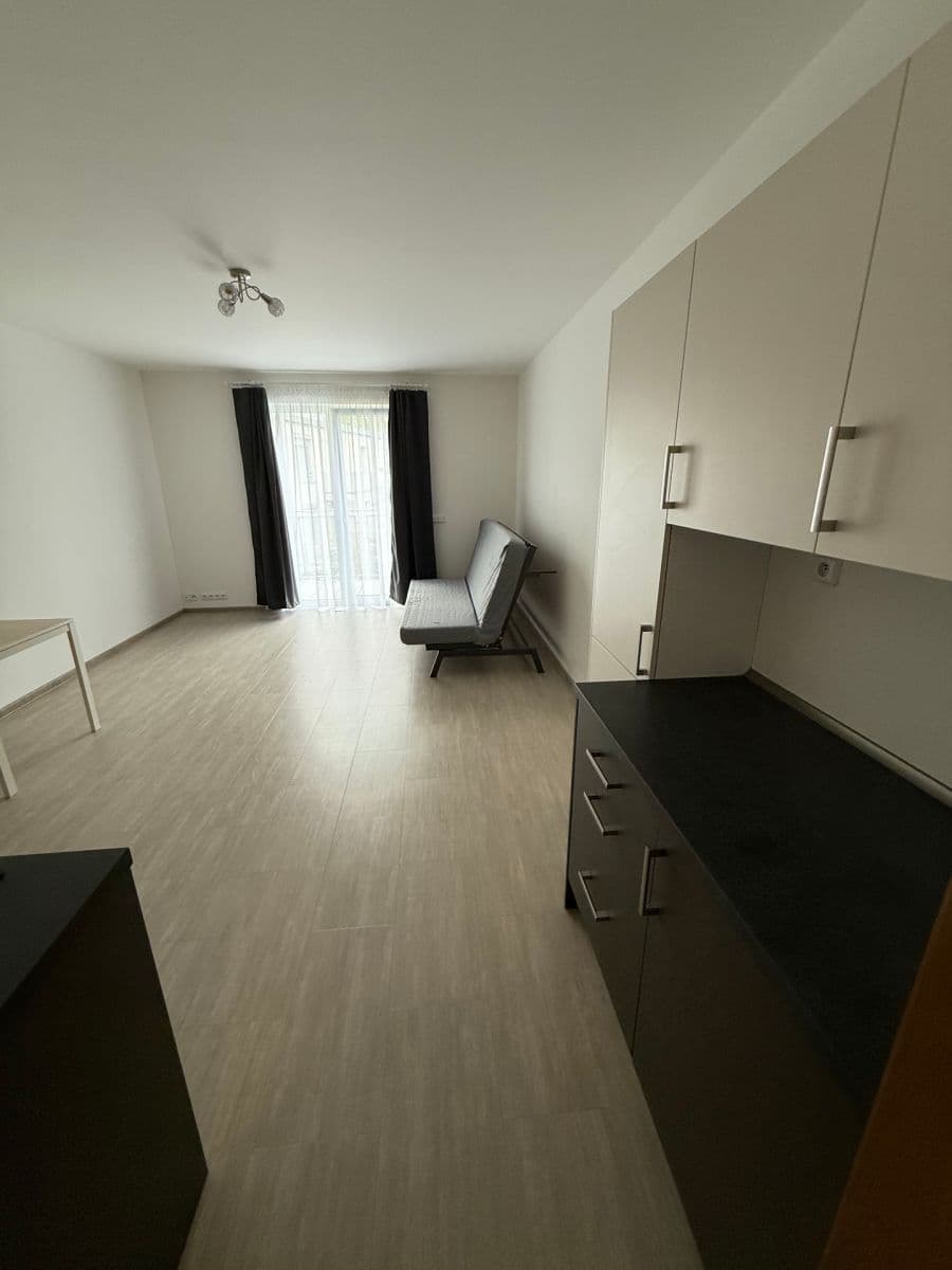 Pronájem bytu 1+kk 36 m², Lačnovská, Praha, Praha Pronájem bytu 1+kk 36 m², Lačnovská, Praha, Praha