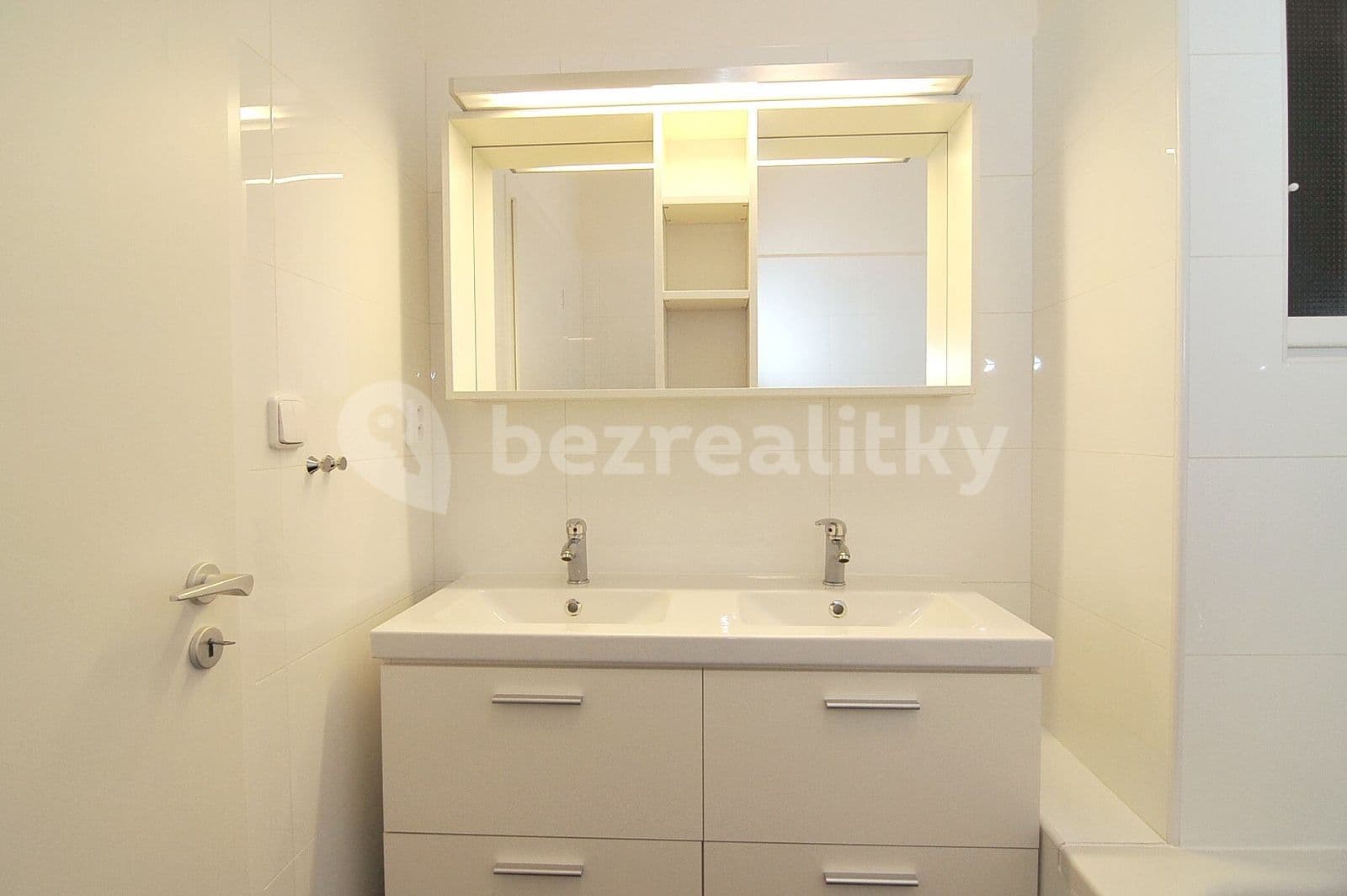 Pronájem bytu 3+1 89 m², Přístavní, Praha, Praha Pronájem bytu 3+1 89 m², Přístavní, Praha, Praha