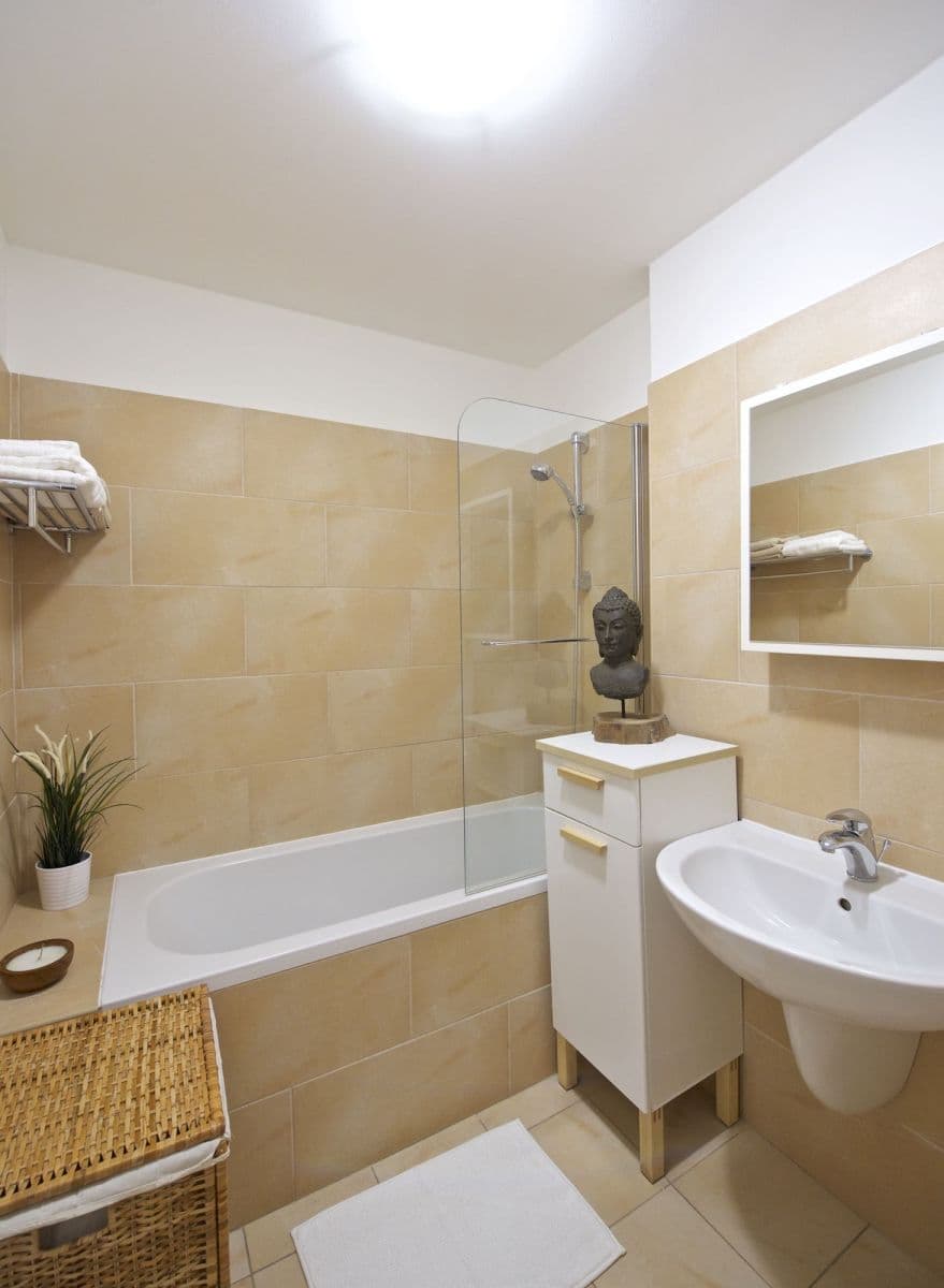 Pronájem bytu 2+kk 57 m², Varšavská, Praha, Praha Pronájem bytu 2+kk 57 m², Varšavská, Praha, Praha