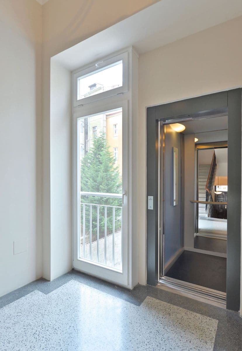 Pronájem bytu 2+kk 57 m², Varšavská, Praha, Praha Pronájem bytu 2+kk 57 m², Varšavská, Praha, Praha