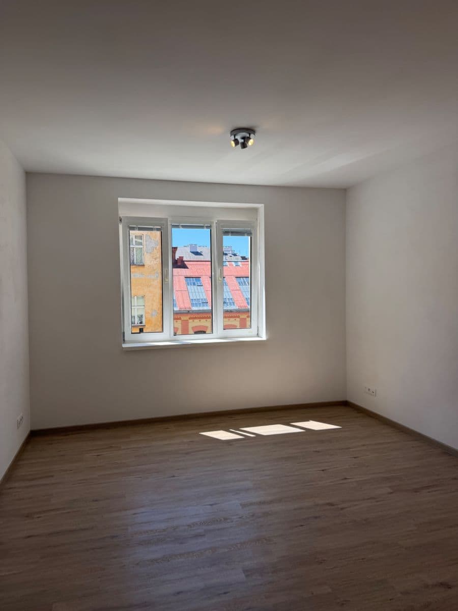Pronájem bytu 1+kk 28 m², Vrázova, Praha, Praha Pronájem bytu 1+kk 28 m², Vrázova, Praha, Praha