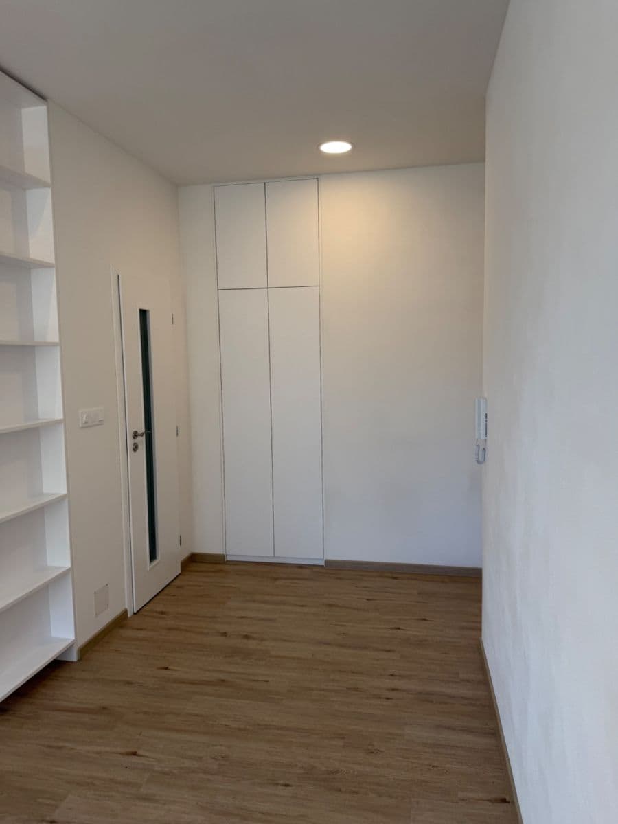 Pronájem bytu 1+kk 28 m², Vrázova, Praha, Praha Pronájem bytu 1+kk 28 m², Vrázova, Praha, Praha