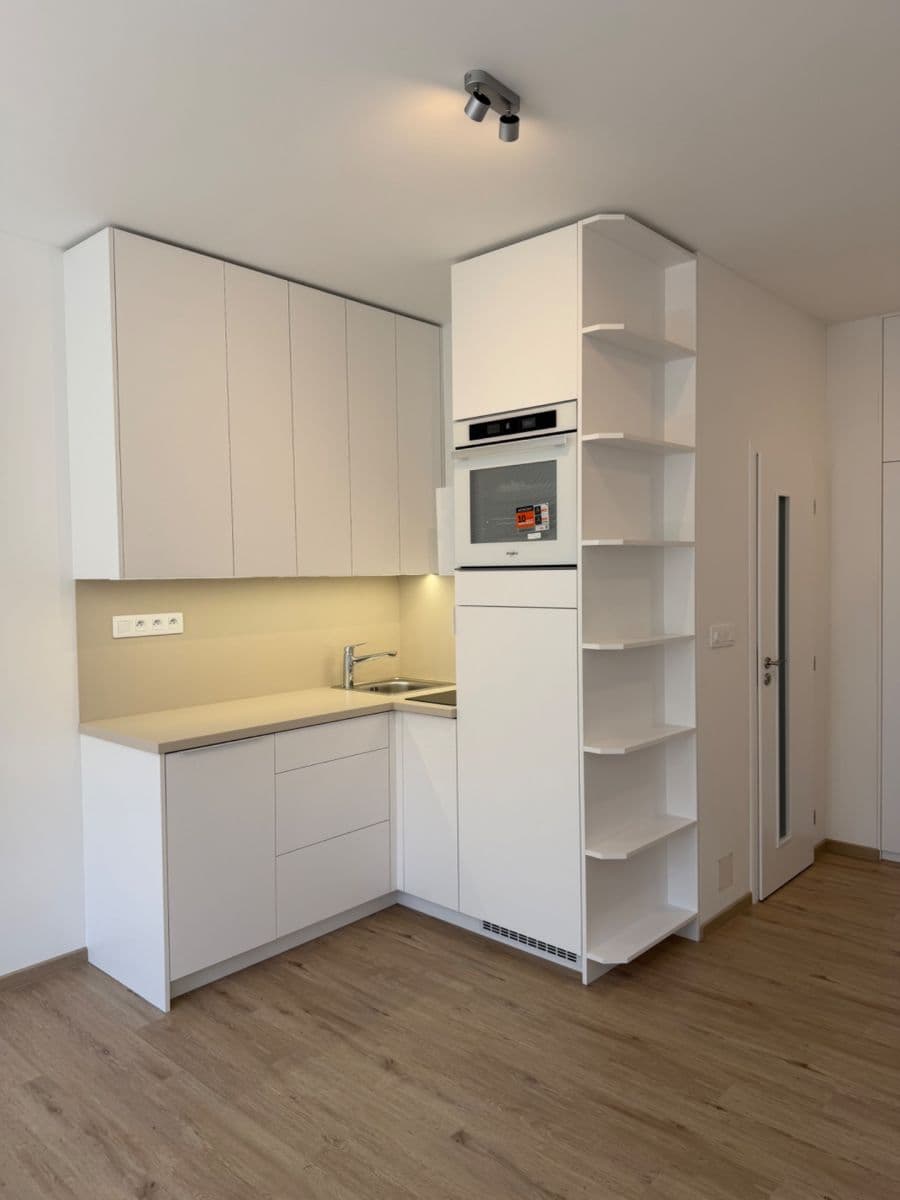 Pronájem bytu 1+kk 28 m², Vrázova, Praha, Praha Pronájem bytu 1+kk 28 m², Vrázova, Praha, Praha