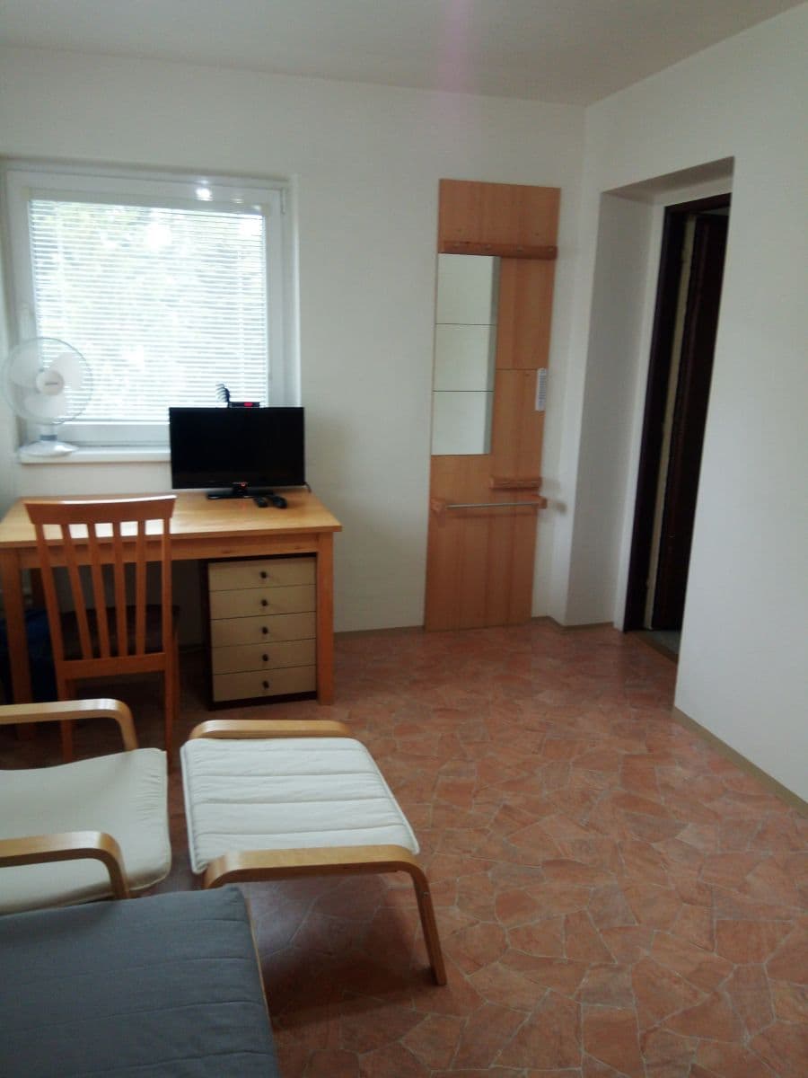 Pronájem bytu 1+1 25 m², Horova, Roztoky, Středočeský kraj Pronájem bytu 1+1 25 m², Horova, Roztoky, Středočeský kraj