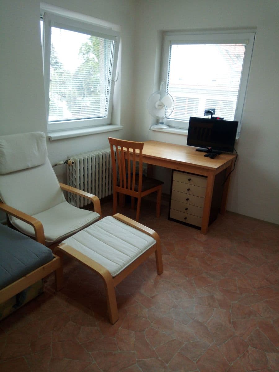 Pronájem bytu 1+1 25 m², Horova, Roztoky, Středočeský kraj Pronájem bytu 1+1 25 m², Horova, Roztoky, Středočeský kraj