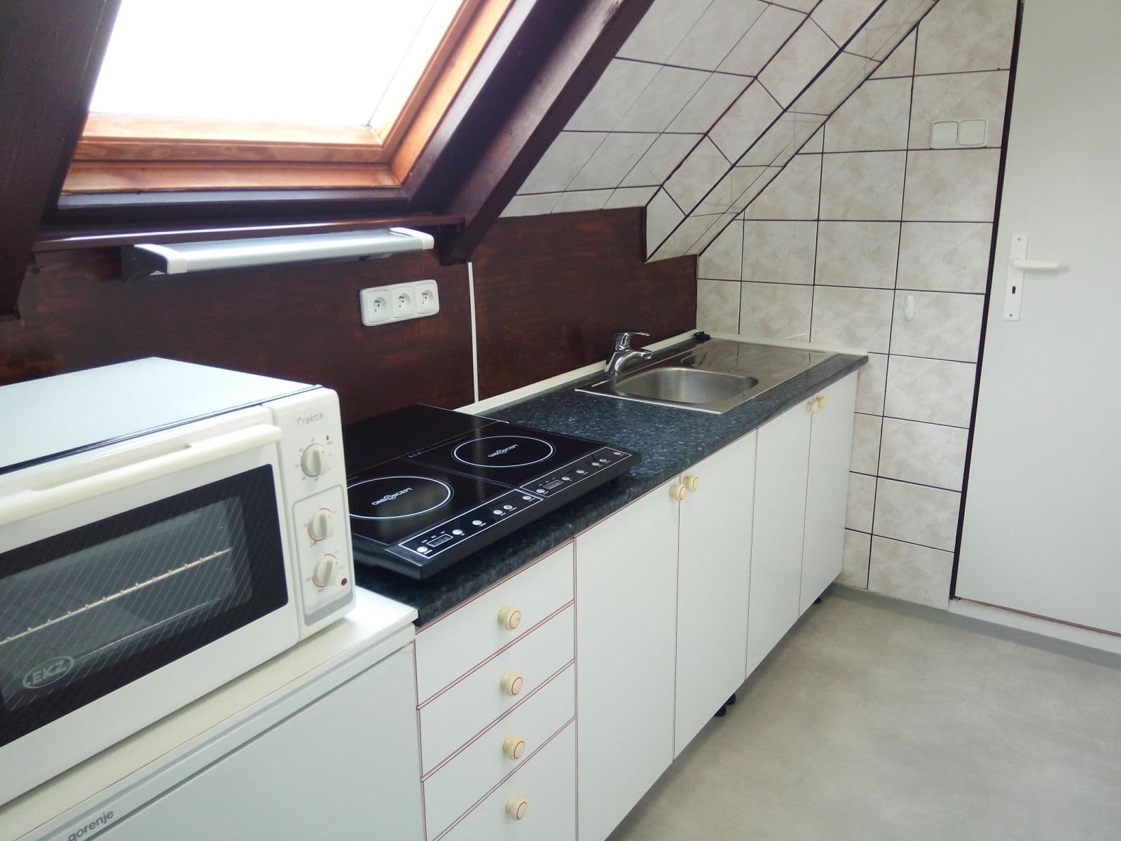 Pronájem bytu 1+1 25 m², Horova, Roztoky, Středočeský kraj Pronájem bytu 1+1 25 m², Horova, Roztoky, Středočeský kraj