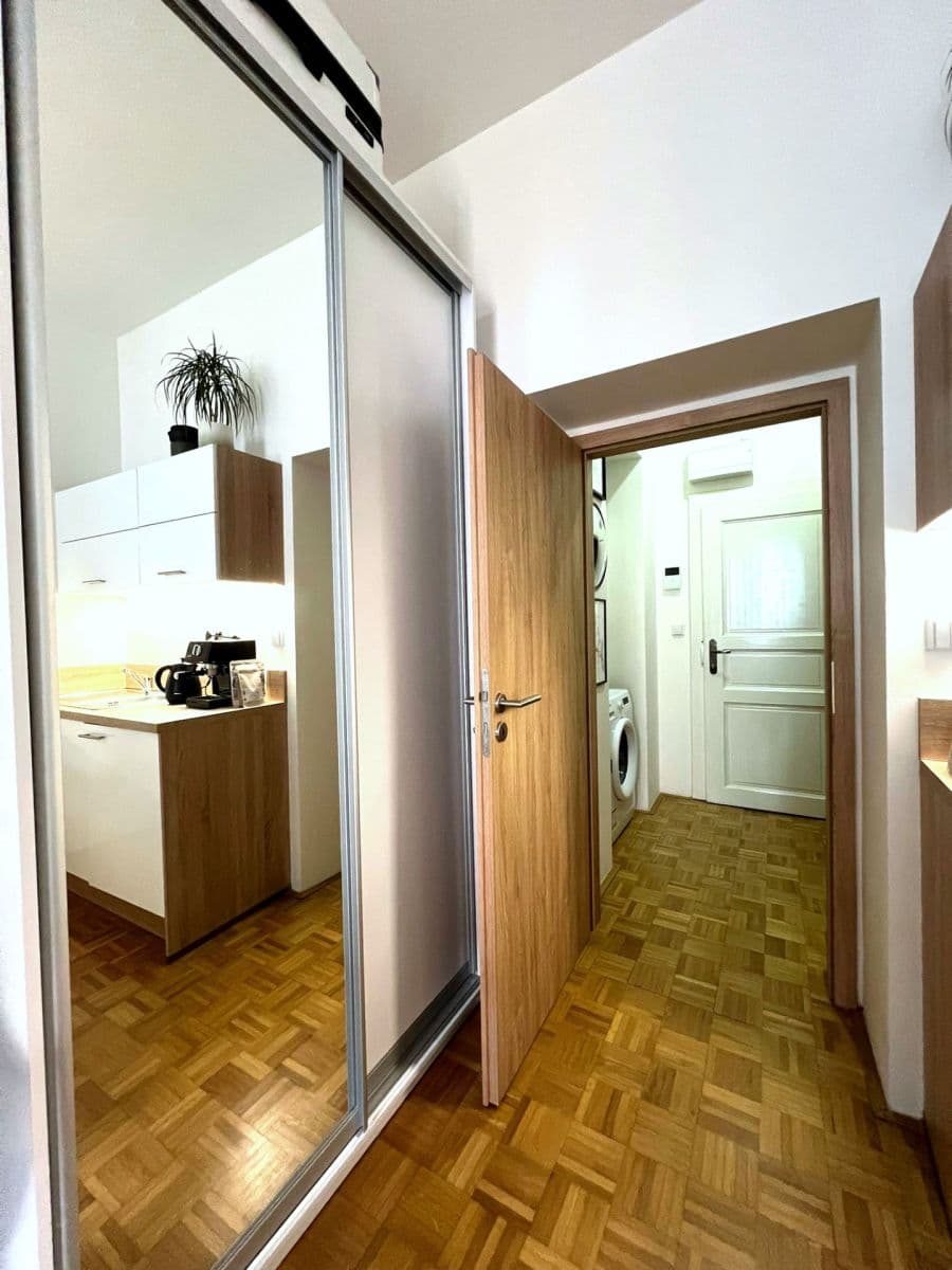 Pronájem bytu Garsoniéra 29 m², Moskevská, Praha, Praha Pronájem bytu Garsoniéra 29 m², Moskevská, Praha, Praha
