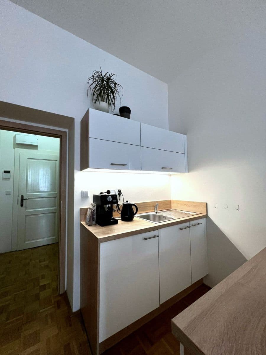 Pronájem bytu Garsoniéra 29 m², Moskevská, Praha, Praha Pronájem bytu Garsoniéra 29 m², Moskevská, Praha, Praha
