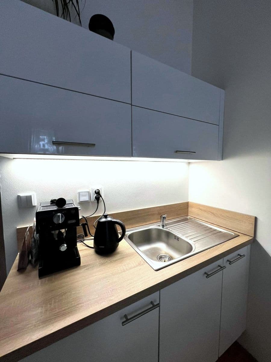 Pronájem bytu Garsoniéra 29 m², Moskevská, Praha, Praha Pronájem bytu Garsoniéra 29 m², Moskevská, Praha, Praha