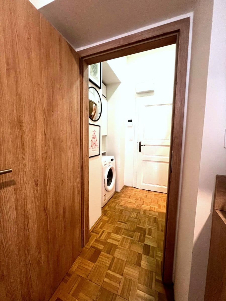 Pronájem bytu Garsoniéra 29 m², Moskevská, Praha, Praha Pronájem bytu Garsoniéra 29 m², Moskevská, Praha, Praha