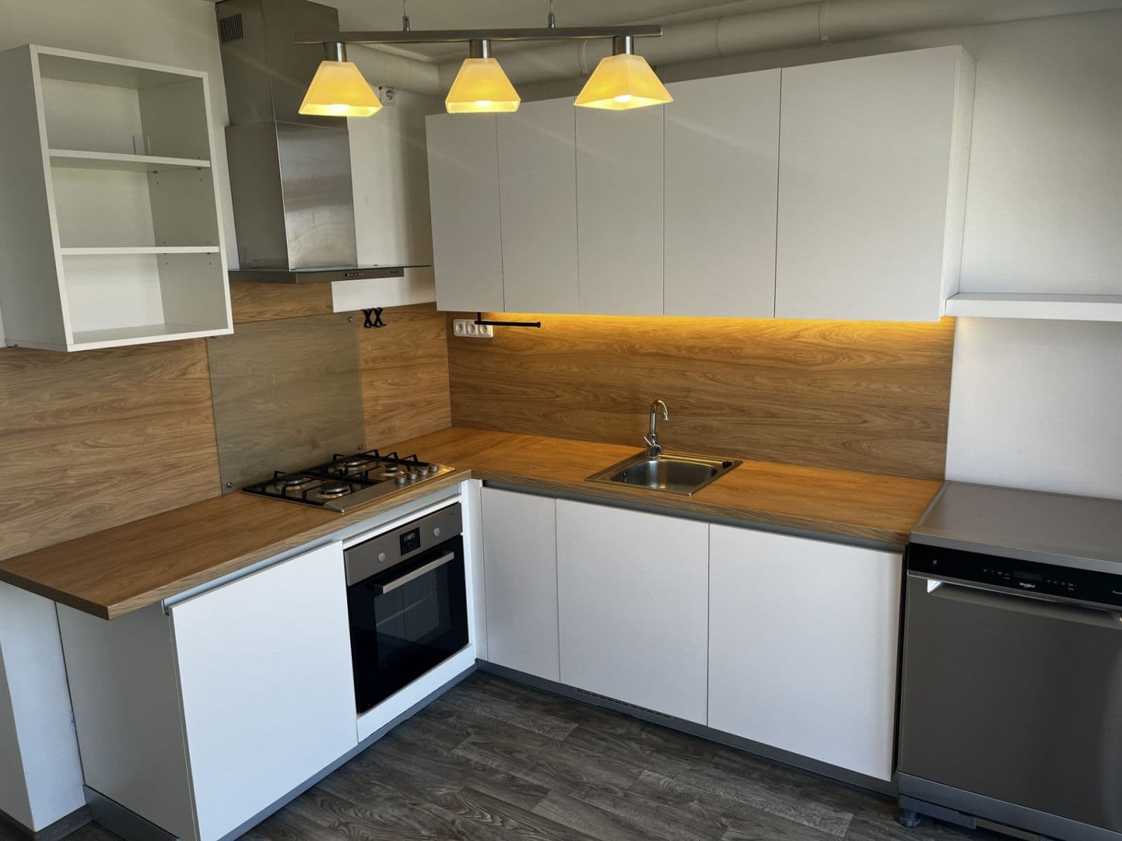 Pronájem bytu 2+1 63 m², Doktora Edvarda Beneše, Neratovice, Středočeský kraj Pronájem bytu 2+1 63 m², Doktora Edvarda Beneše, Neratovice, Středočeský kraj