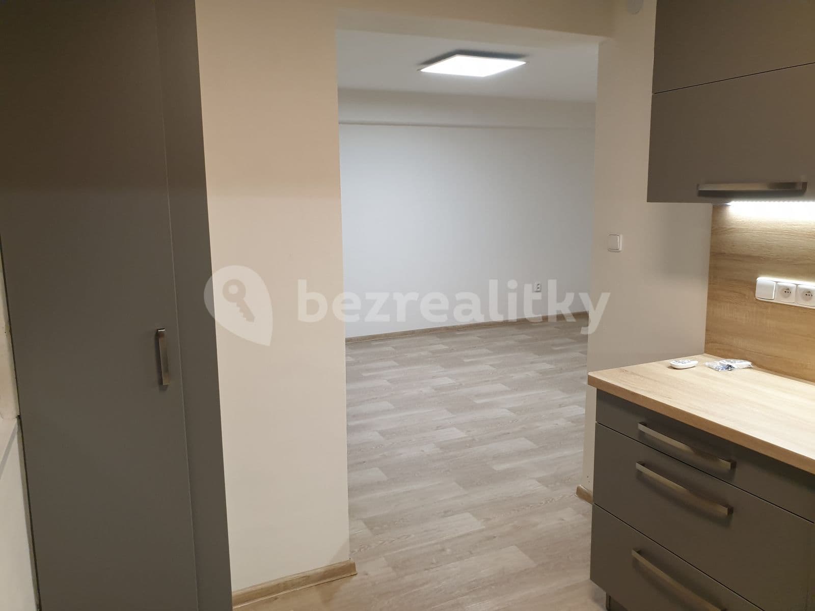 Pronájem bytu 2+1 64 m², Pezinská, Mladá Boleslav, Středočeský kraj Pronájem bytu 2+1 64 m², Pezinská, Mladá Boleslav, Středočeský kraj