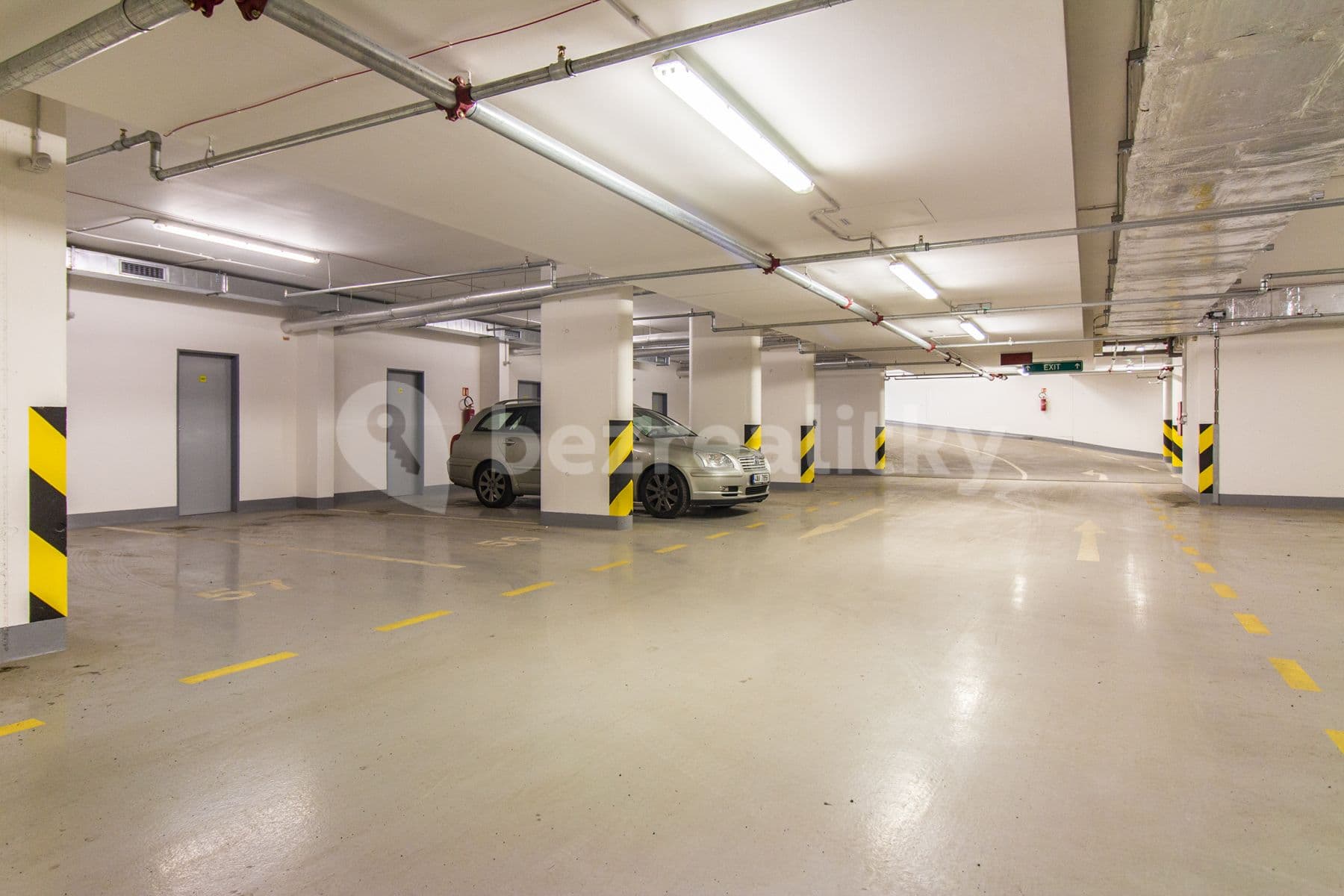 Pronájem garáže 12 m², Vojenova, Praha, Praha Pronájem garáže 12 m², Vojenova, Praha, Praha