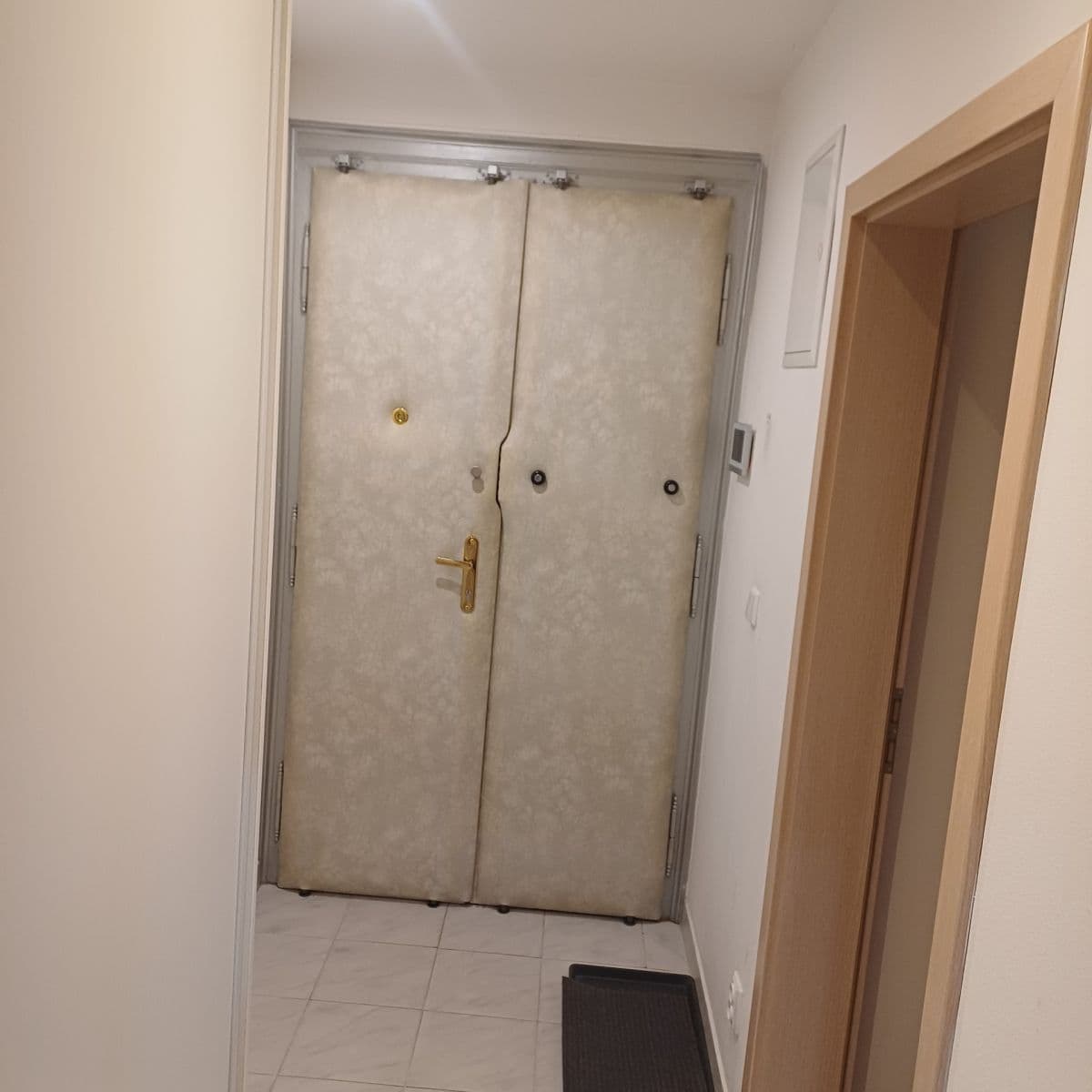 Pronájem bytu 1+1 42 m², Bulharská, Praha, Praha Pronájem bytu 1+1 42 m², Bulharská, Praha, Praha