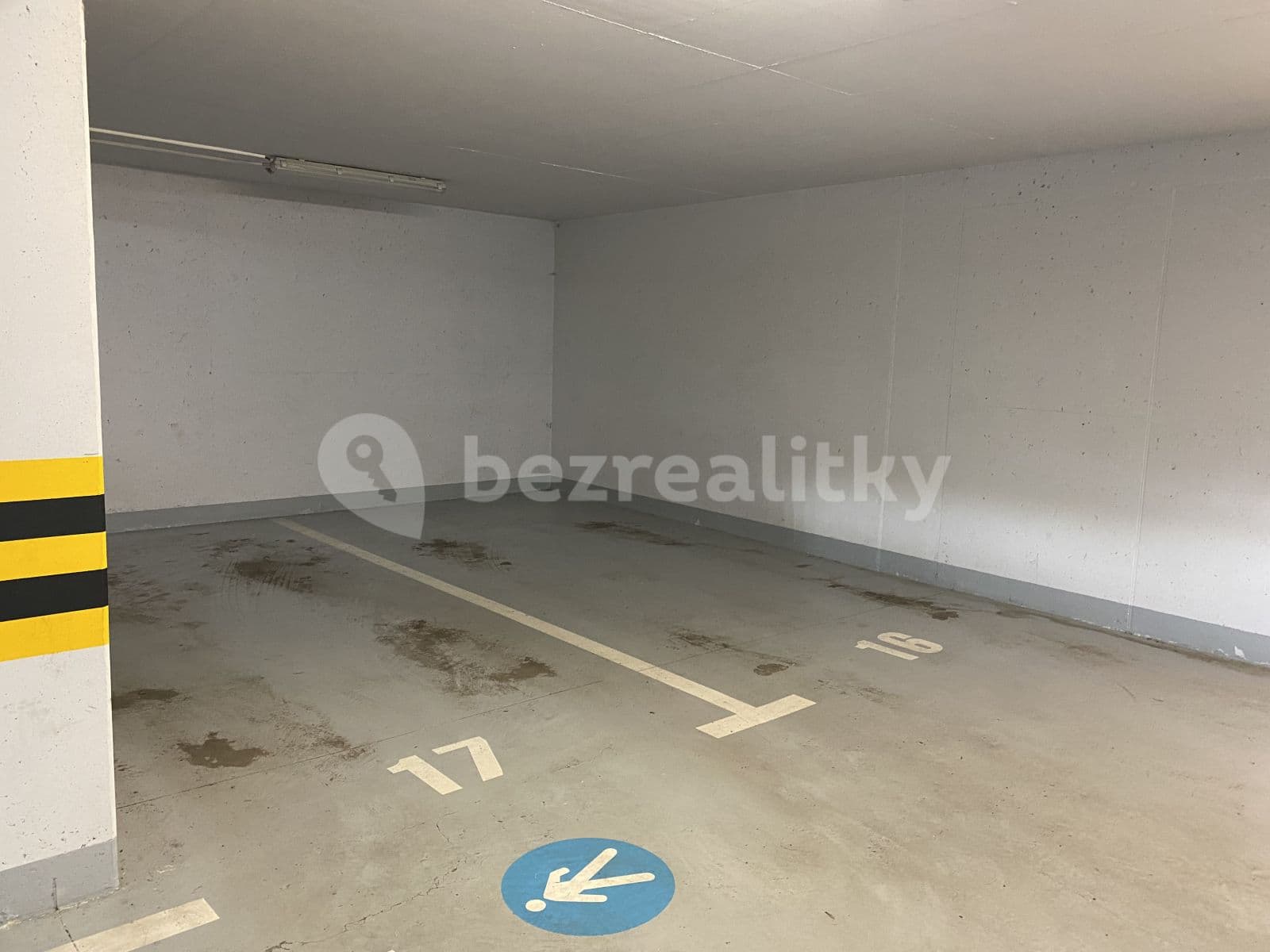 Pronájem garáže 12 m², Stamicova, Praha, Praha