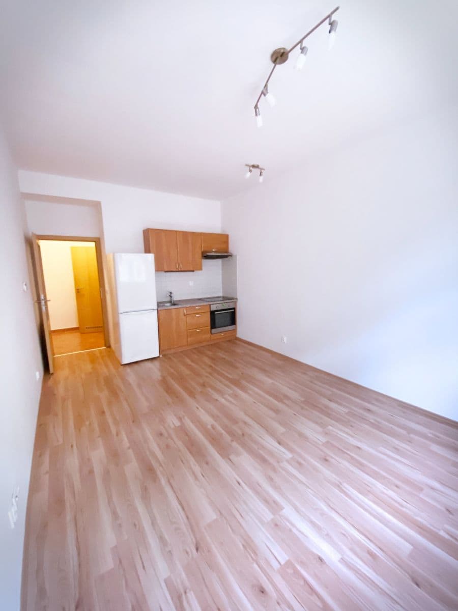 Pronájem bytu 1+kk 24 m², Bulharská, Praha, Praha Pronájem bytu 1+kk 24 m², Bulharská, Praha, Praha