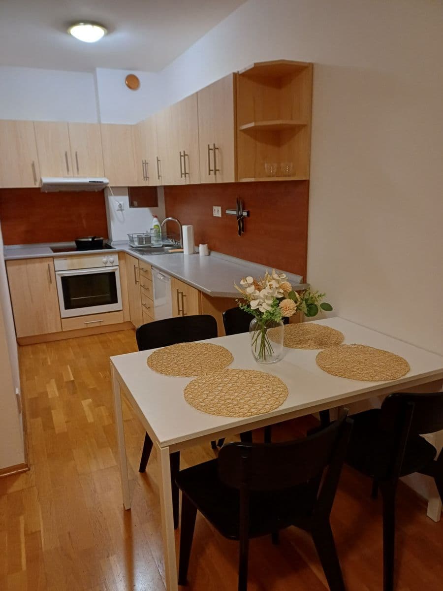 Pronájem bytu 2+kk 54 m², Osadní, Praha, Praha Pronájem bytu 2+kk 54 m², Osadní, Praha, Praha