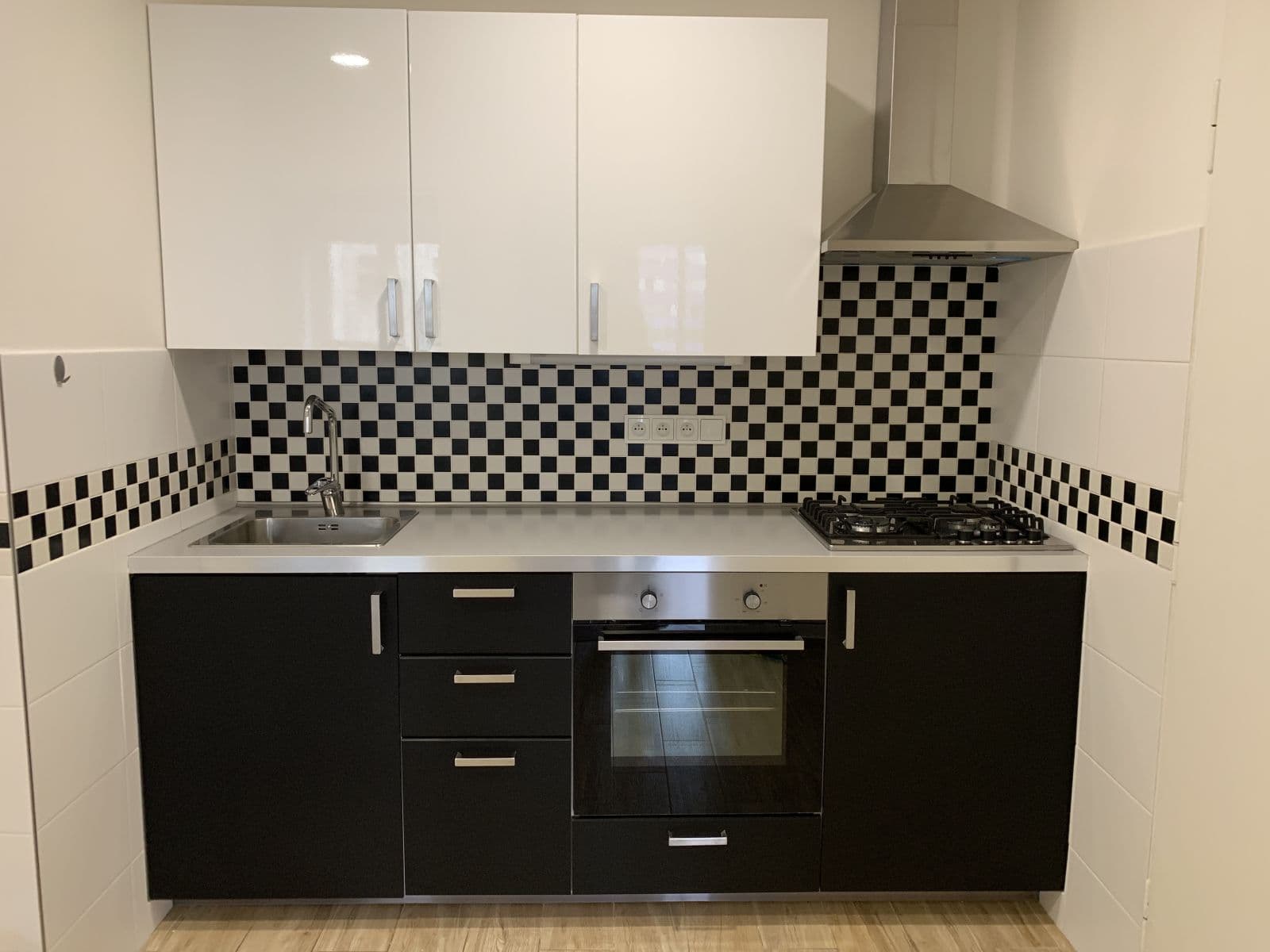 Pronájem bytu 2+1 50 m², 28. pluku, Praha, Praha Pronájem bytu 2+1 50 m², 28. pluku, Praha, Praha