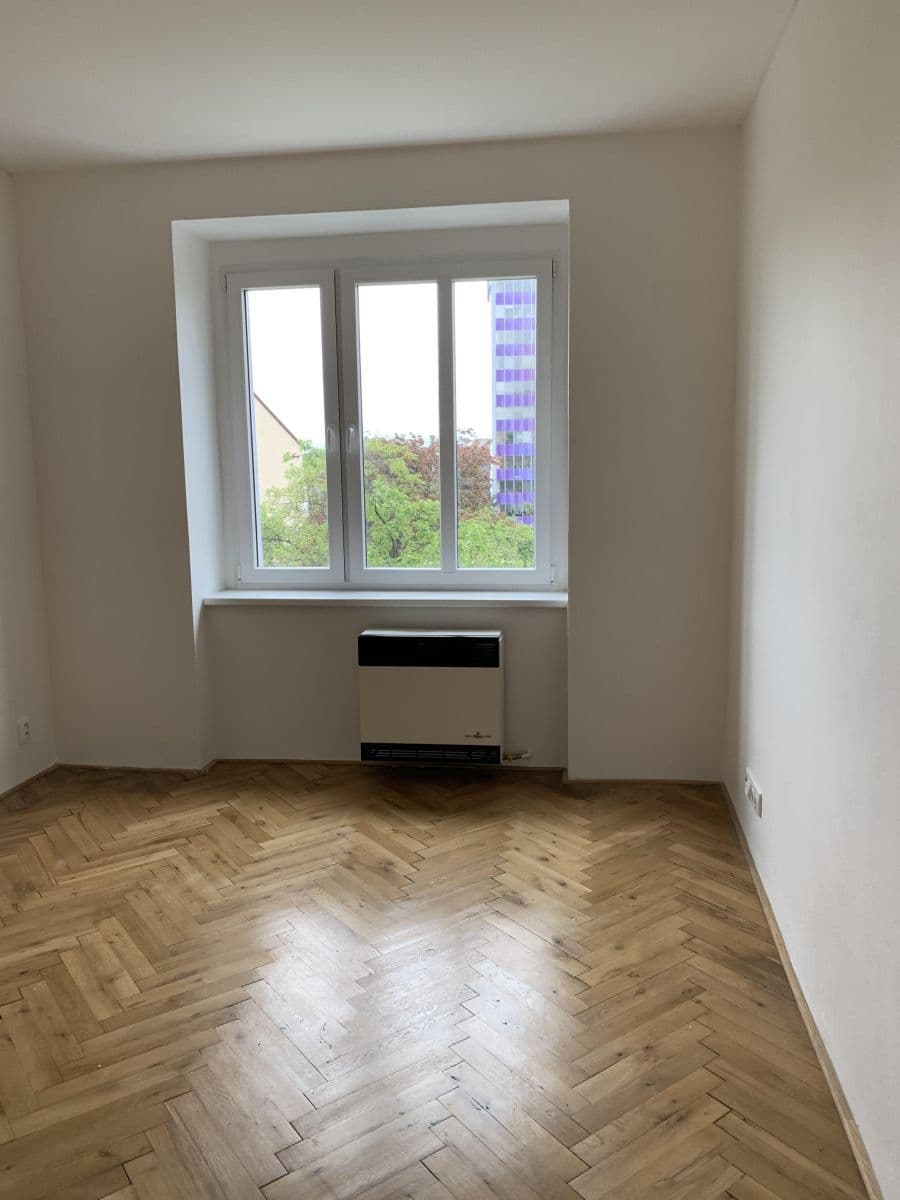Pronájem bytu 2+1 50 m², 28. pluku, Praha, Praha Pronájem bytu 2+1 50 m², 28. pluku, Praha, Praha
