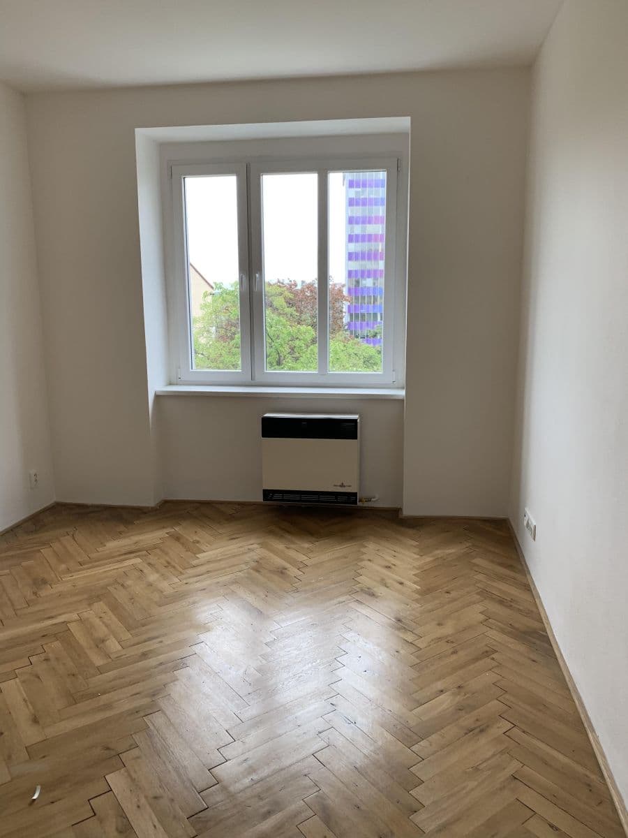 Pronájem bytu 2+1 50 m², 28. pluku, Praha, Praha Pronájem bytu 2+1 50 m², 28. pluku, Praha, Praha