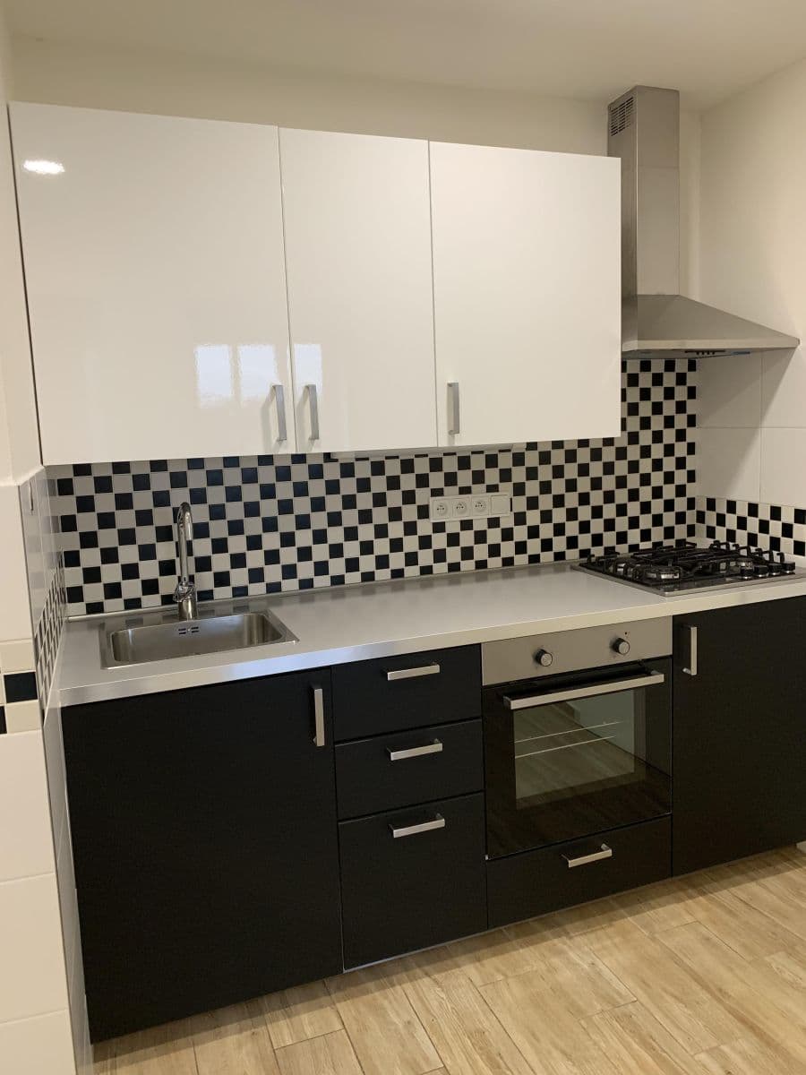 Pronájem bytu 2+1 50 m², 28. pluku, Praha, Praha Pronájem bytu 2+1 50 m², 28. pluku, Praha, Praha