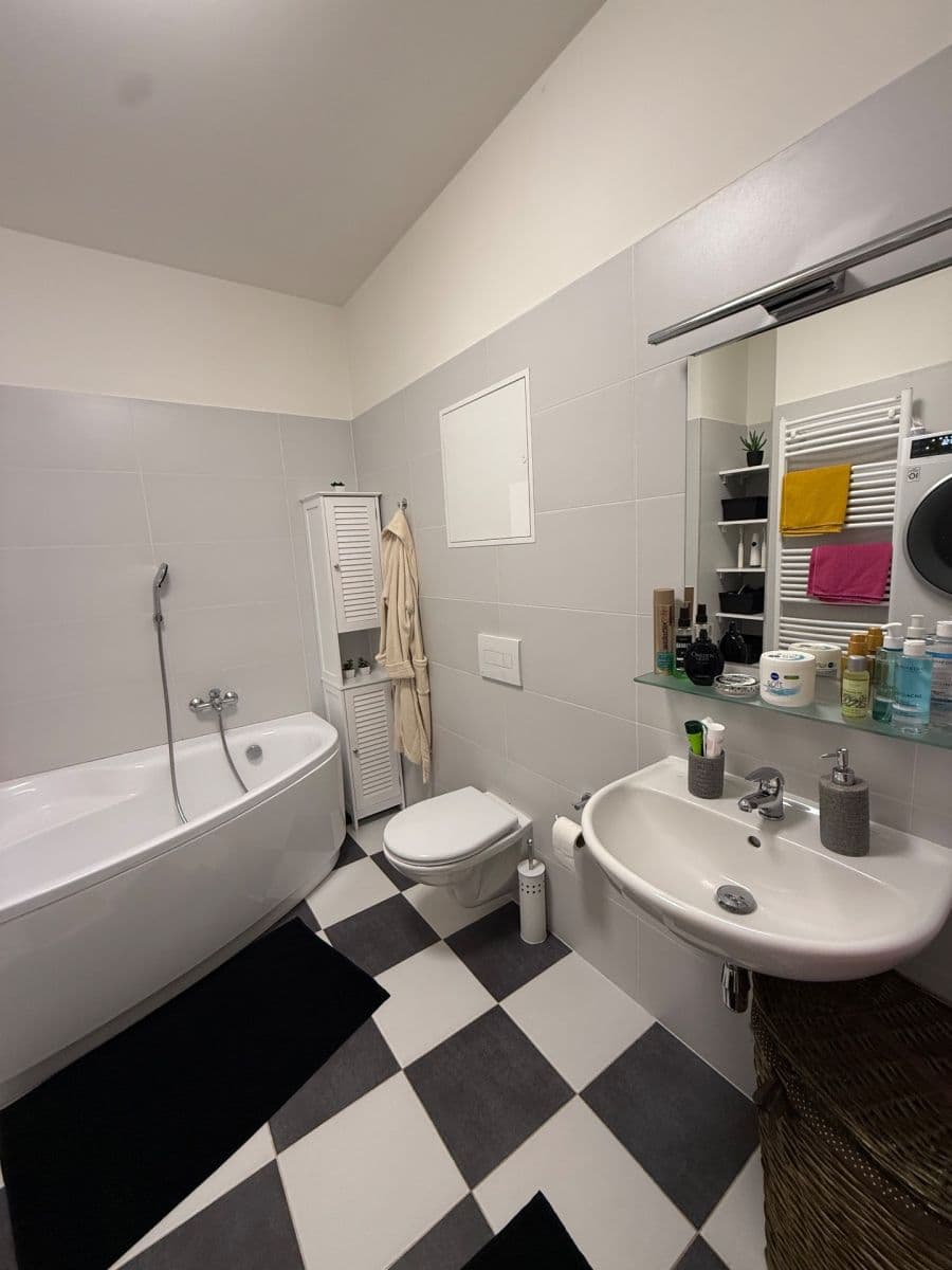 Pronájem bytu 2+kk 57 m², Pod Formankou, Praha, Praha Pronájem bytu 2+kk 57 m², Pod Formankou, Praha, Praha