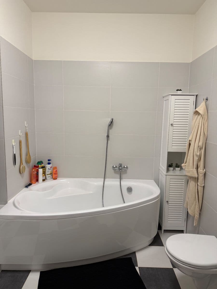 Pronájem bytu 2+kk 57 m², Pod Formankou, Praha, Praha Pronájem bytu 2+kk 57 m², Pod Formankou, Praha, Praha