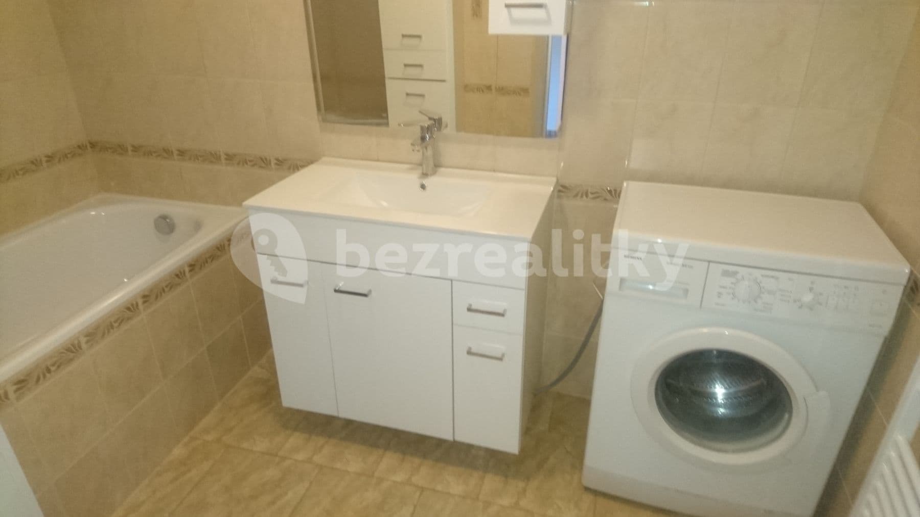 Pronájem bytu 3+kk 60 m², Bulharská, Pardubice, Pardubický kraj Pronájem bytu 3+kk 60 m², Bulharská, Pardubice, Pardubický kraj
