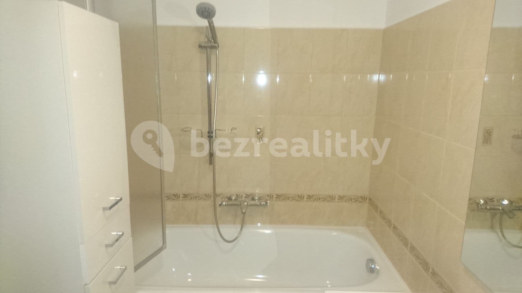 Pronájem bytu 3+kk 60 m², Bulharská, Pardubice, Pardubický kraj Pronájem bytu 3+kk 60 m², Bulharská, Pardubice, Pardubický kraj