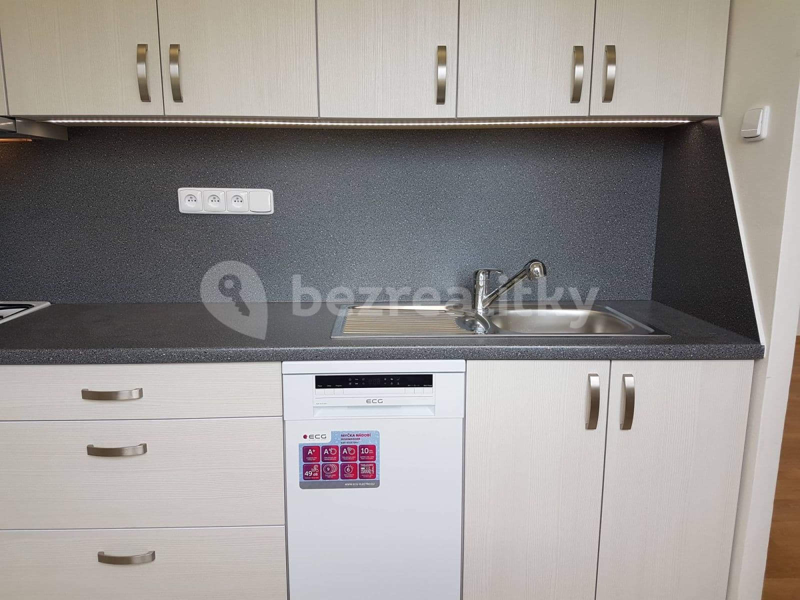 Pronájem bytu 1+1 32 m², Tyršova, Kolín, Středočeský kraj Pronájem bytu 1+1 32 m², Tyršova, Kolín, Středočeský kraj