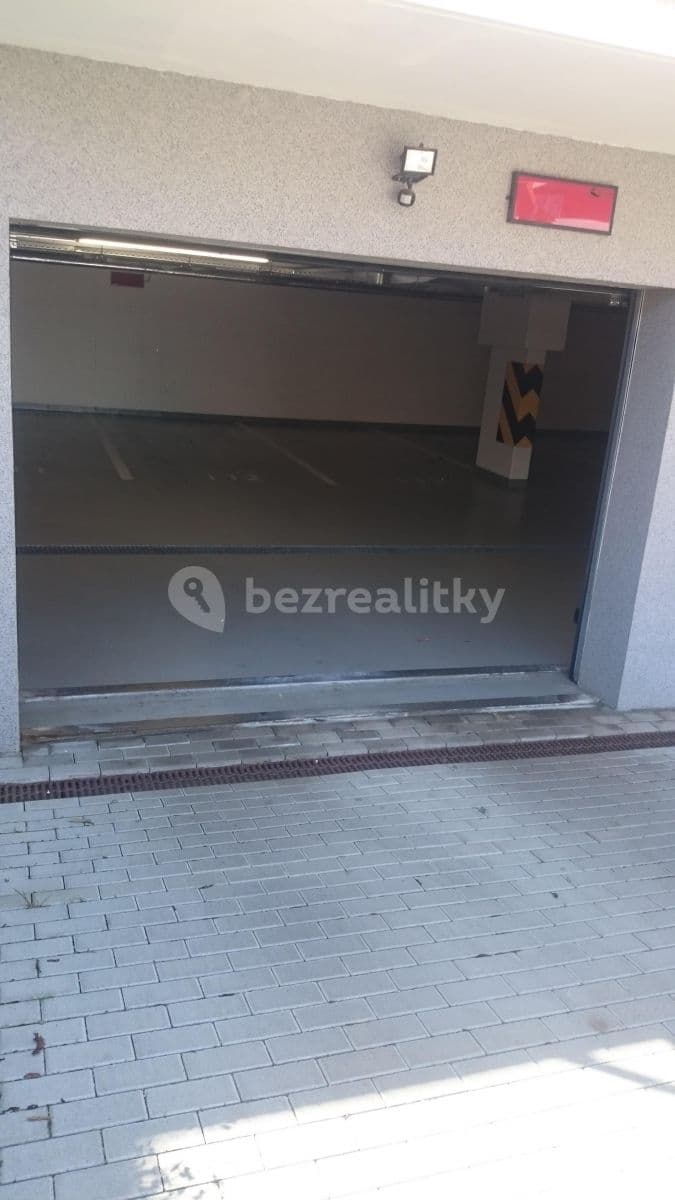 Pronájem garáže 13 m², Loosova, Praha, Praha Pronájem garáže 13 m², Loosova, Praha, Praha